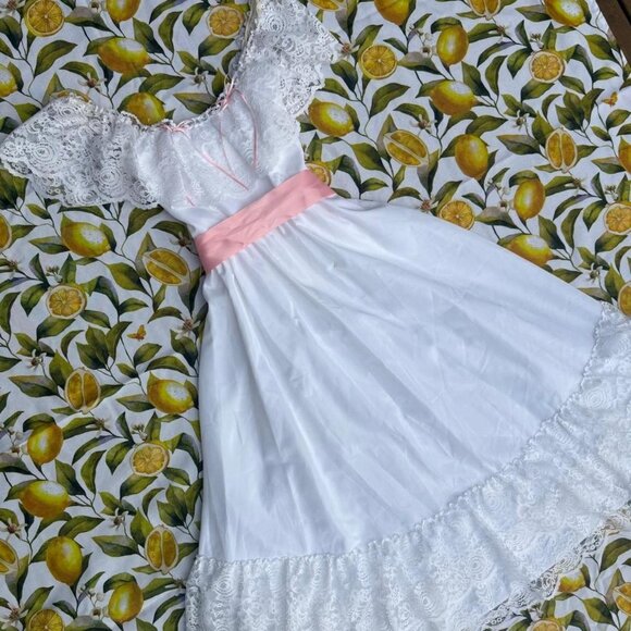 HANDMADE VTG (60s - 70s) RUFFLE & LACE full skirt wedding dress w/ ribbon tie! - Picture 1 of 14
